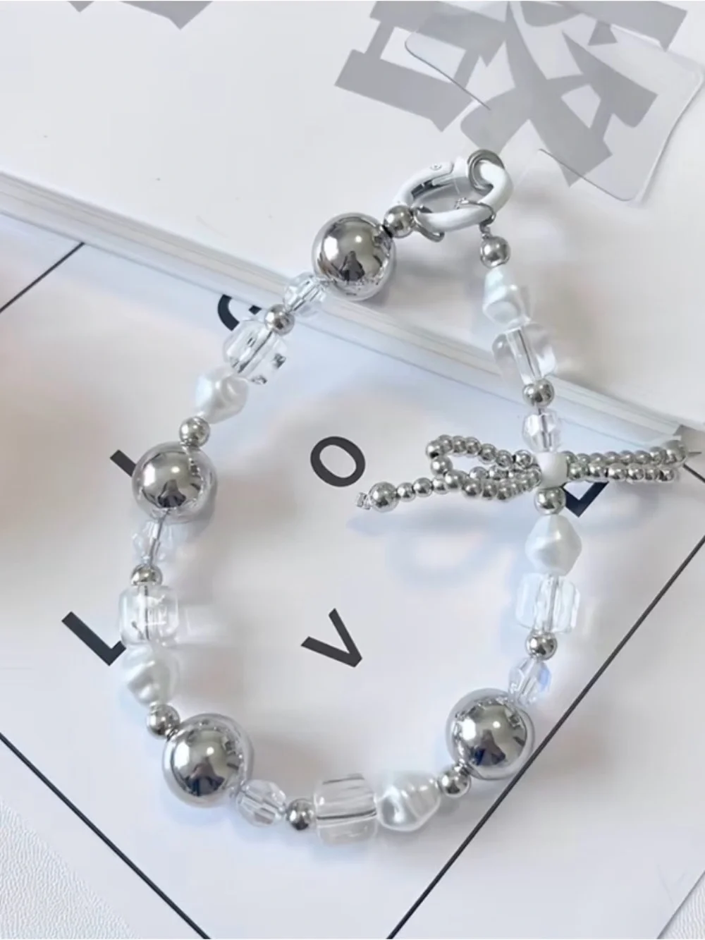 Y2K Pearl & Silver Bow Charm Accessory | Aesthetic Beaded Keychain